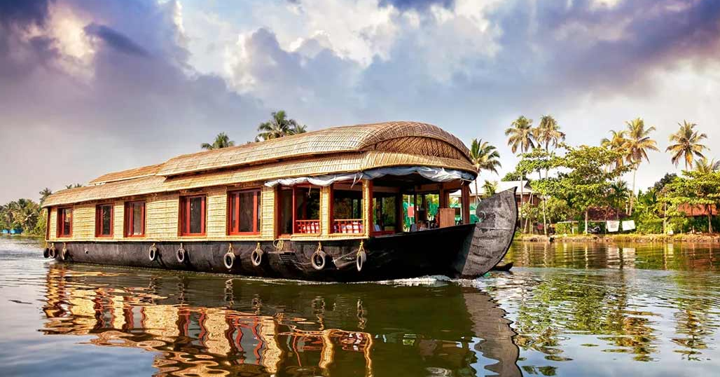 Exploring the Backwaters of Alleppey: A Serene Journey Through Kerala's Venice